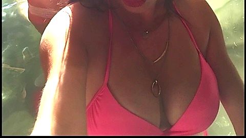 Pic: Samantha Gold in $elfie Shootout (2016)
