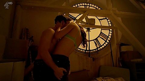 Pic: Phoebe Waller-Bridge in Crashing (2016)