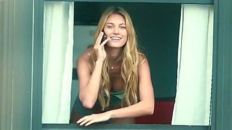 Pic: Caroline Lowe in How to Be Single (2016)
