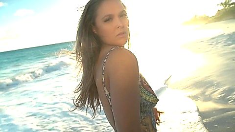 Pic: Ronda Rousey in Sports Illustrated Swimsuit 2016 Revealed (2016)