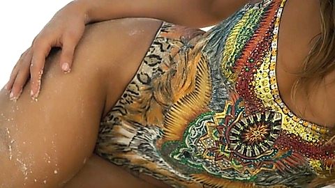 Pic: Ronda Rousey in Sports Illustrated Swimsuit 2016 Revealed (2016)