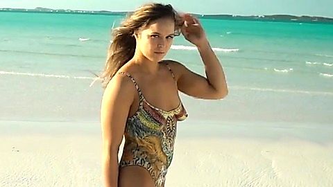 Pic: Ronda Rousey in Sports Illustrated Swimsuit 2016 Revealed (2016)
