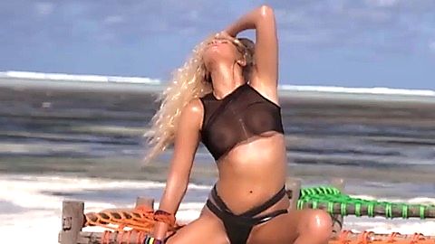 Pic: Erin Heatherton in Sports Illustrated Swimsuit 2016 Revealed (2016)