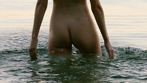 Pic: Elizabeth Debicki in The Night Manager (2016)