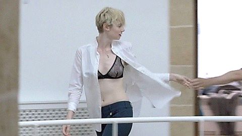 Pic: Elizabeth Debicki in The Night Manager (2016)