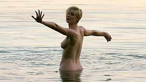 Pic: Elizabeth Debicki in The Night Manager (2016)