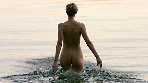 Pic: Elizabeth Debicki in The Night Manager (2016)