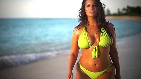 Pic: Ashley Graham in Sports Illustrated Swimsuit 2016 Revealed (2016)