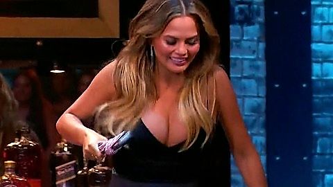 Pic: Chrissy Teigen in Lip Sync Battle (2015)