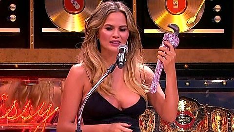 Pic: Chrissy Teigen in Lip Sync Battle (2015)