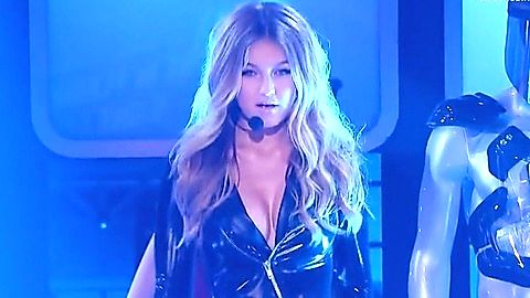 Pic: Gigi Hadid in Lip Sync Battle (2015)