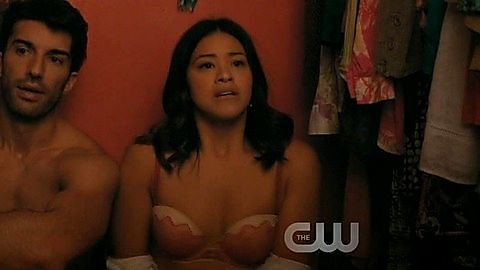 Pic: Gina Rodriguez in Jane the Virgin