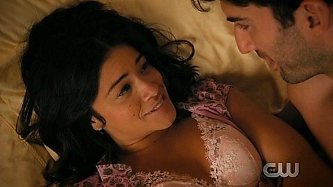 Pic: Gina Rodriguez in Jane the Virgin