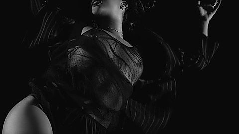 Pic: Rihanna  in Kiss It Better (2016)