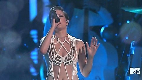Pic: Halsey  in MTV Movie Awards (2016)