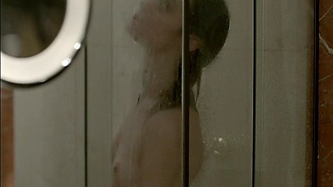 Pic: Juliana Schalch in O Negócio (2013)