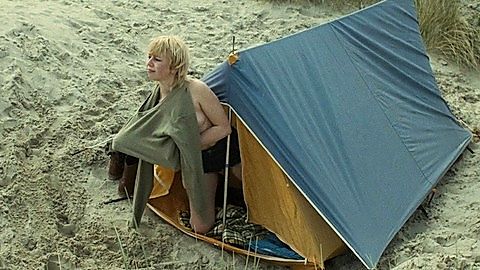 Pic: Agnès Makowiak in Graduate First (1978)