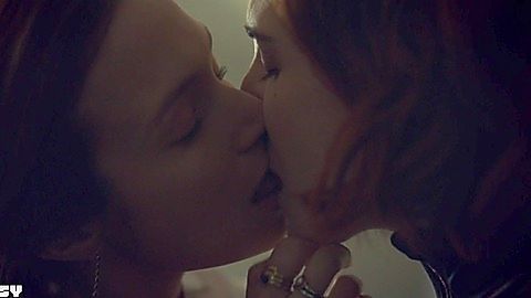 Pic: Katherine Barrell in Wynonna Earp (2016)