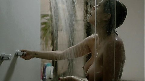 Pic: Rafaela Mandelli in O Negócio (2013)