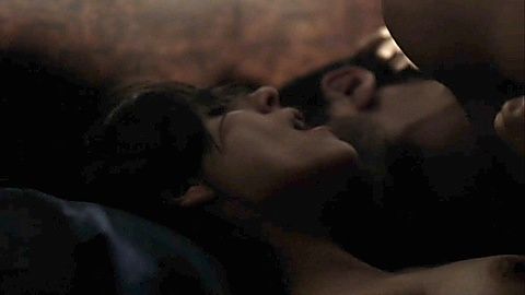 Pic: Rafaela Mandelli in O Negócio (2013)