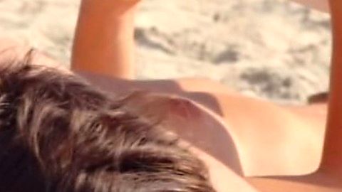 Pic: Olivia Delcán in Isla Bonita (2015)