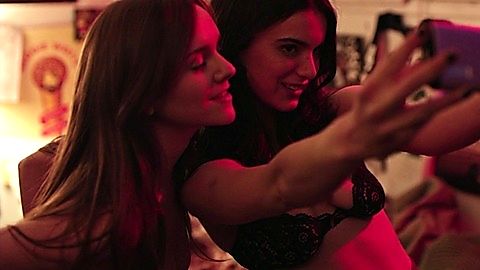 Pic: Dylan Gelula in Casual (2015)
