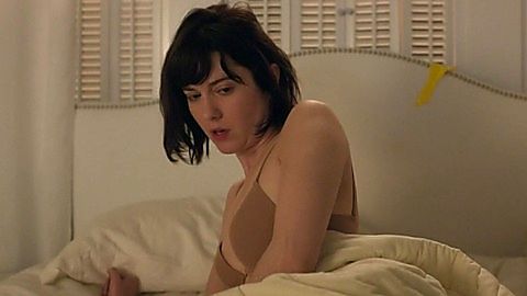 Pic: Mary Elizabeth Winstead in BrainDead (2016)