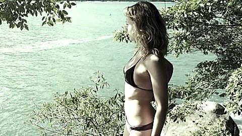 Pic: Mariana Ximenes in Zoom (2016)
