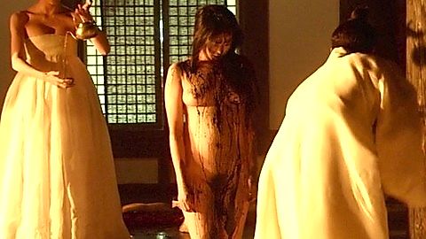 Pic: Lim Ji-yeon in The Treacherous (2015)