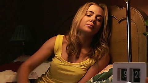 Pic: Jessica Marais in The Wrong Girl (2016)