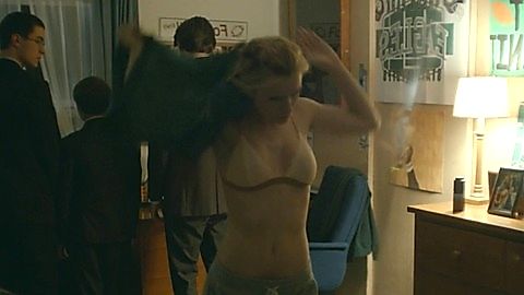 Pic: Bella Thorne in Shovel Buddies (2016)