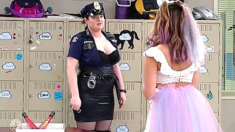 Pic: Lauren Ash in Superstore (2015)