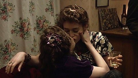 Pic: Lizzy Caplan in Allied (2016)