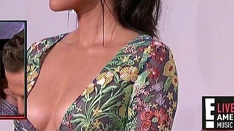Pic: Olivia Munn in E! Live From the Red Carpet (1996)