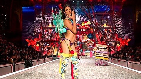Pic: Adriana Lima in The Victoria's Secret Fashion Show 2016 (2016)