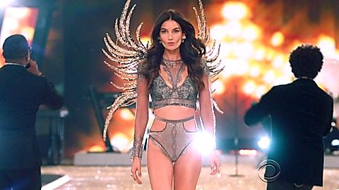 Pic: Lily Aldridge in The Victoria's Secret Fashion Show 2016 (2016)