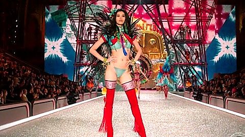Pic: Ming Xi in The Victoria's Secret Fashion Show 2016 (2016)