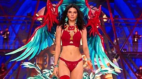 Pic: Kendall Jenner in The Victoria's Secret Fashion Show 2016 (2016)