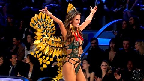Pic: Alessandra Ambrosio in The Victoria's Secret Fashion Show 2016 (2016)