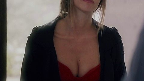 Pic: Stephanie Cayo in Club de Cuervos (2015)