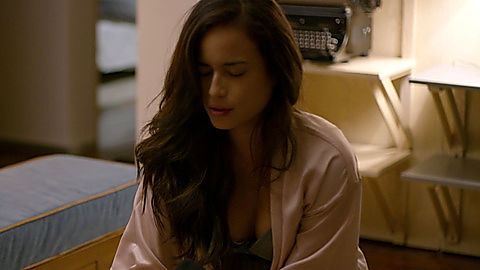 Pic: Frida Astrid in Club de Cuervos (2015)