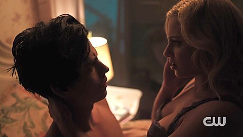 Pic: Lili Reinhart in Riverdale (2017)