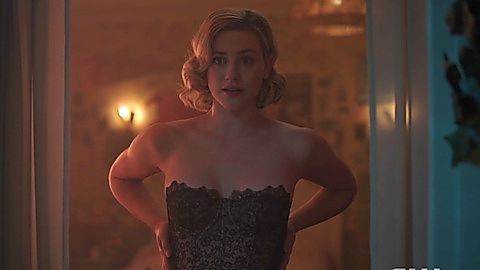 Pic: Lili Reinhart in Riverdale (2017)