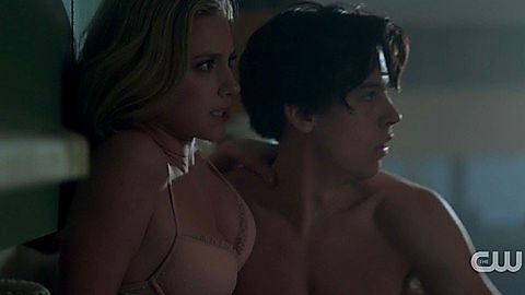 Pic: Lili Reinhart in Riverdale (2017)