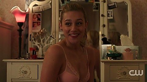 Pic: Lili Reinhart in Riverdale (2017)