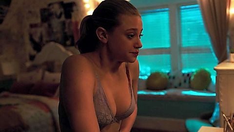 Pic: Lili Reinhart in Riverdale (2017)