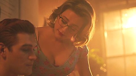 Pic: Lili Reinhart in Riverdale (2017)