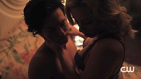 Pic: Lili Reinhart in Riverdale (2017)