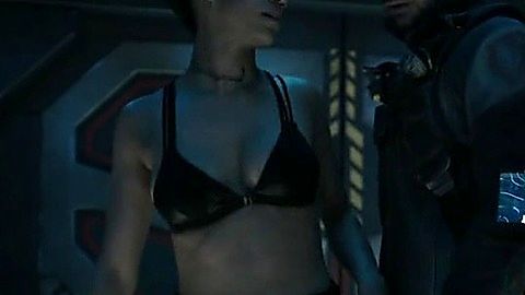 Pic: Dominique Tipper in The Expanse (2015)