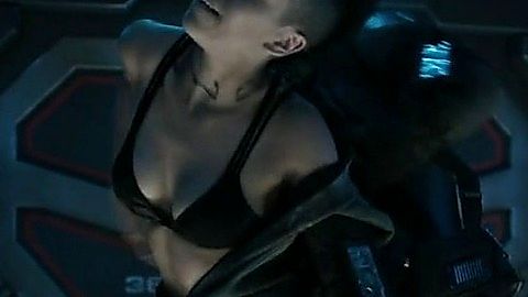 Pic: Dominique Tipper in The Expanse (2015)